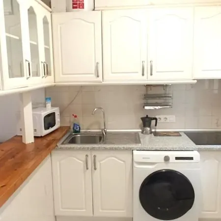 Apartamento En Con Jardin Y Piscina دينايا