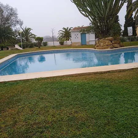 Apartamento En Con Jardin Y Piscina بيت للعطل *