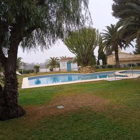 Apartamento En Con Jardin Y Piscina Hébergement de vacances *